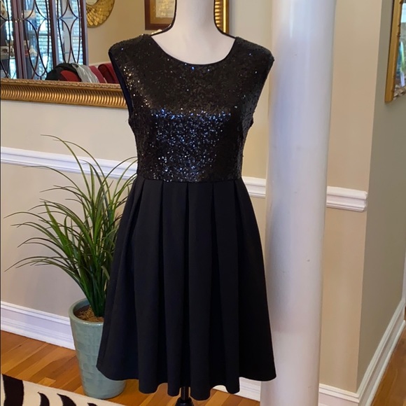 Pretty Little Black Dress! Sequined Top - Picture 3 of 4